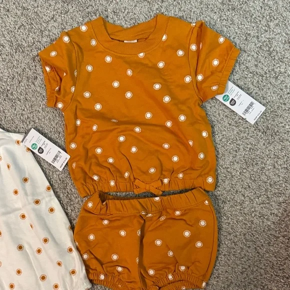 Carter’s Baby Girl Romper and Short Sleeve Short Set New with Tags 9 Months 6-9 - Picture 4 of 7